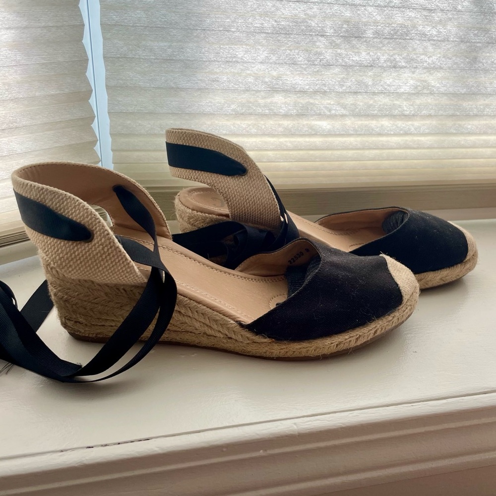 Comfy black espadrille wedges (sz 9)